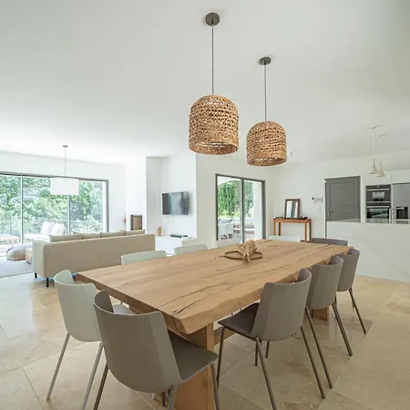 Voga- Luxury Family Holidays Aix-en-provence Éguilles