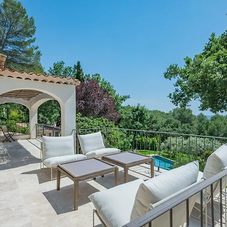 Voga- Luxury Family Holidays Aix-en-provence Éguilles