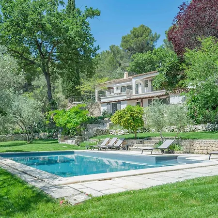 Voga- Luxury Family Holidays Aix-en-provence Éguilles